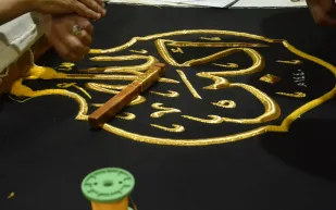 شاهد كيف شاركت «قطعة من كسوة الكعبة» في معرض القاهرة الدولي للكتاب