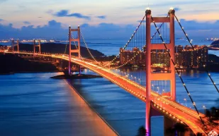 تربطها بطريقة هندسية رائعة..  هونغ كونغ "مدينة السلالم" الأجمل في العالم (صور)