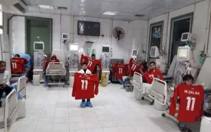 بعد أن حقق محمد صلاح أمنيته وأهداه قميصه.. الطفل المصري يفارق الحياة