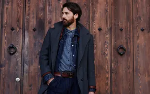 معاطف رجالية أنيقة موضتها لا تختفي أبداً