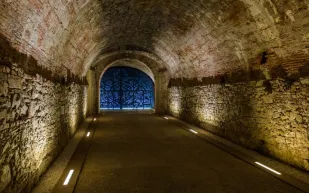 اكتشف أروع المغامرات في مناطق سياحية تحت الأرض