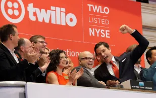 كيف أسس جيف لوسون إحدى أكبر شركات البرمجيات الأمريكية من رحم الأزمة المالية العالمية؟