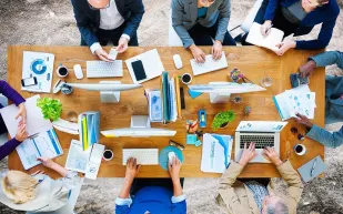 كيف غيرت شركة أمازون وشركات أخرى مفهومنا عن العمل؟