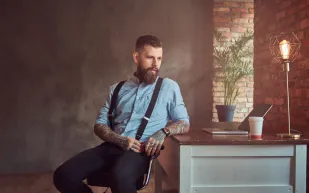 حمالات البنطال تعود في موضة 2019.. إليك دليلك الشامل لارتدائها