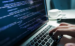 لفرصة أفضل وراتب أعلى.. تعلم لغات البرمجة الأكثر طلبا في سوق العمل