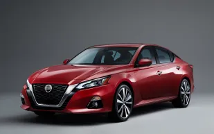 تصل أبوظبي.. تعرف على سعر ومواصفات سيارة نيسان ألتيما الجديدة (صور)