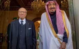 مأدبة غداء فخمة بأشهر الأكلات التونسية التراثية احتفاءً بخادم الحرمين الشريفين