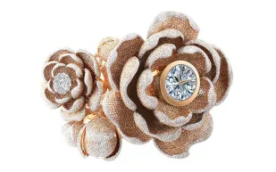 بسعر خرافي.. ساعة تضم أكتر من 15 ألف ماسة تدخل موسوعة جينس