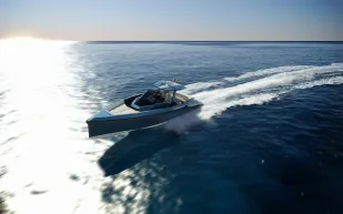 يخت "48 Wallytender".. منتجع لقضاء العطلات في عالم المحيطات