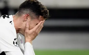 رونالدو يرسل إشارة مهينة لزملائه والسبب "أياكس" (فيديو)