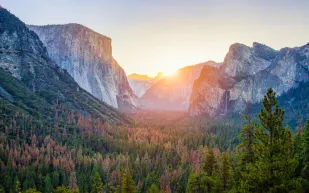 اكتشف روعة عجائب الطبيعة في منتزه ووادي يوسمايت بكاليفورنيا