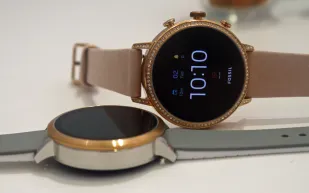 مميزات تكنولوجية عالية.. 5 ساعات ذكية لابد أن تقتني إحداها عند السفر (صور)