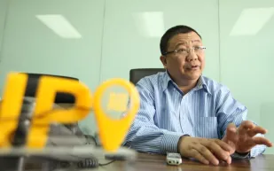 ملياردير جديد ينافس ستاربكس على مقاهي الصين.. تعرف على رحلته