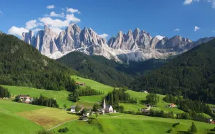 رومانيا.. أرض الطبيعة الغامضة والمدن الملونة