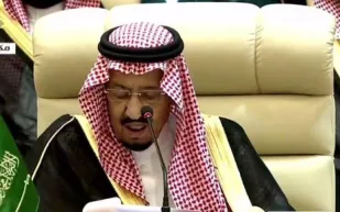 انطلاق القمة الخليجية الطارئة.. الملك سلمان: سنعملُ معاً لمواجهةِ كافة التحديات والتهديدات بعزمٍ وحزم