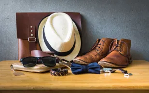 الاختيار الخاطئ قد يدمر مظهرك.. دليلك  الكامل لارتداء القبعات في الصيف