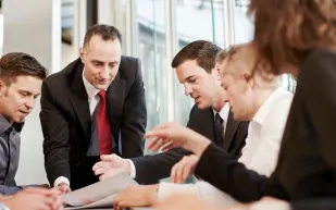 دليل القائد.. 4 حلول مجانية ليشعر موظفوك بمعنى ما يفعلون