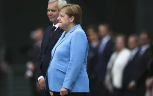 ثلاث نوبات في أقل من شهر..  ميركل تعلق على الارتجاف الأخير (فيديو)