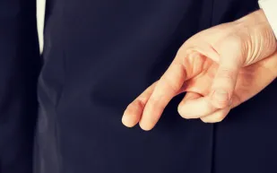 هل الكذب في العمل يؤتي ثماره؟ 4 طرق لتستعيد مصداقيتك