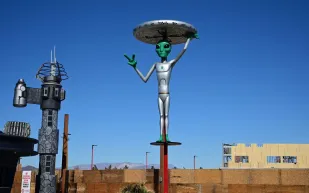 مئات الآلاف يوقعون عريضة لاقتحام المنطقة 51 لمواجهة الفضائيين! هل ستشارك؟