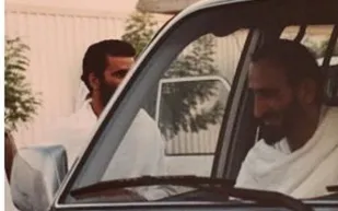 لقطات نادرة للفقيد الأمير بندر بن عبدالعزيز مع والده المؤسس وأشقائه