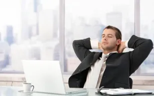 يعرضك للموت المبكر.. احذر مخاطر كبيرة للجلوس أكثر من 9 ساعات يوميا