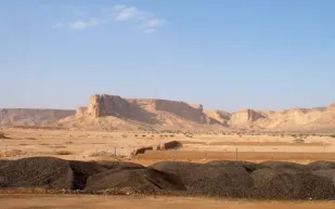 قصة آثار قدم يتبرك به آسيويون ويُدَّعى أنها للنبي محمد