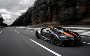 بوجاتي شيرون تحطم الرقم القياسي في السرعة.. هل تقدر على قيادتها؟ (فيديو)