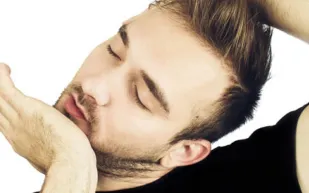 تسبب الجلطات.. احذر من طقطقة الرقبة