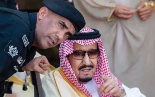 حارس الملوك.. صورة لمحتويات اللواء الفغم تشعل منصات التواصل الاجتماعي