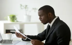 دراسة : خفض رواتب الموظفين يجعلهم أكثر عرضة لأمراض خطيرة