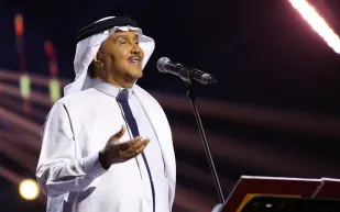 عرض 100 أغنية لمحمد عبده بتقنية الهولوجرام