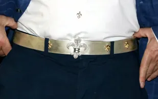 يتجاوز سعره 70 ألف دولار.. حزام فاخر مرصع بالذهب والألماس للأثرياء 