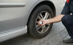 كيف تعرف صلاحية إطار السيارة ؟