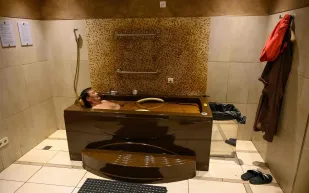 هل تبحث عن تجربة استرخاء مميزة؟ .. الحمام الأذربيجاني هو وجهتك المُثلى «فيديو»