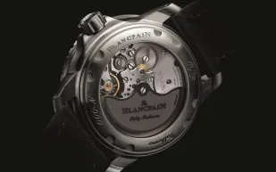 أيقونة بلانبان مجموعة "فيفتي فاتومز" تظهر بنسخة تيتانيوم جديدة 