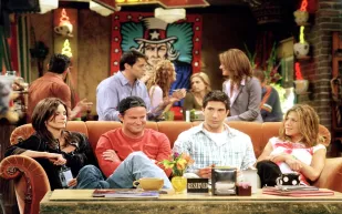 أبطال «Friends» يلمحون لعودة محتملة.. هل النقود السبب؟