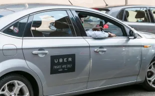  سمعة Uber على المحك.. تعرف على الأزمات التي أوقفت نشاطها في لندن