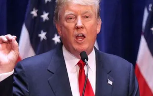 أحدث إطلالة لـ «ترامب» على حلبة الملاكمة.. ماذا يفعل؟