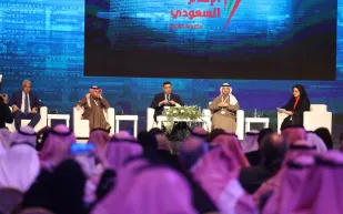 الحارثي يخط رسالة ترحيب بالضيوف.. ماذا قال الإعلاميون العرب عن منتدى الإعلام السعودي؟ (فيديو)