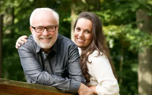 بعد 8 زيجات خلال 53 سنة.. عجوز بريطاني يقرر جمع قصص غرامياته في كتاب