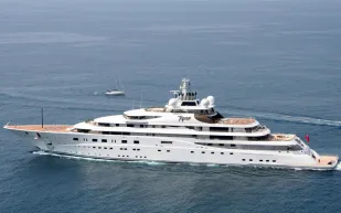 فخامة عائمة.. تعرف على أغلى 5 «سوبر يخت» يملكها ملوك وأمراء العرب