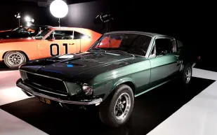 سعر خرافي.. بكم بيعت أغلى سيارة «فورد موستانج» في العالم؟ «صور»