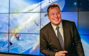 إيلون ماسك يثير الجدل بطريقة جديدة لهبوط رواد الفضاء «فيديو»