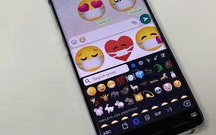 تحب الرموز التعبيرية؟ .. «جوجل» ستتيح لك تصميمها بنفسك في هاتفك