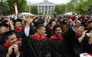 خطوتك الأولي نحو الثراء..قائمة الجامعات التي تخرج منها مليارديرات العالم