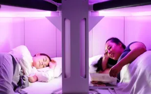 «العش السماوي» أحدث طريقة لتدليل المسافرين في الرحلات الجوية