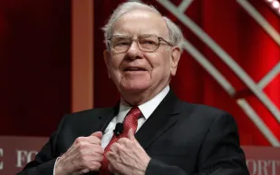 قبل 16 عامًا.. وارين بافيت قدم أهم نصيحة تُمهد أمامك طريق النجاح !