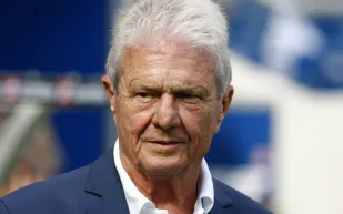 الملياردير ديتمار هوب يكتب قصة نجاحه بحروف من ذهب