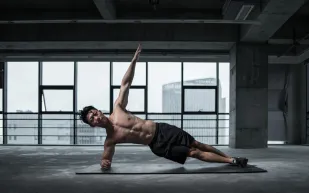 لماذا يجب أن يتحلى كافة الرجال بالقوة الجسدية؟